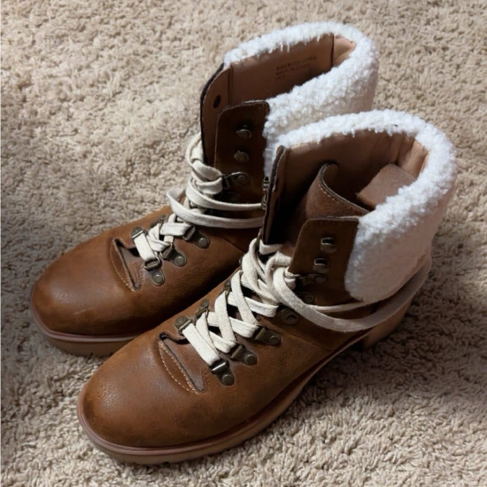 Cozy Shearling-Lined Women's Boots